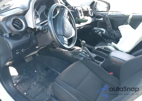 2018 Toyota Rav4 Xle z USA, uszkodzony, nr VIN JTMWFREV8JJ157496